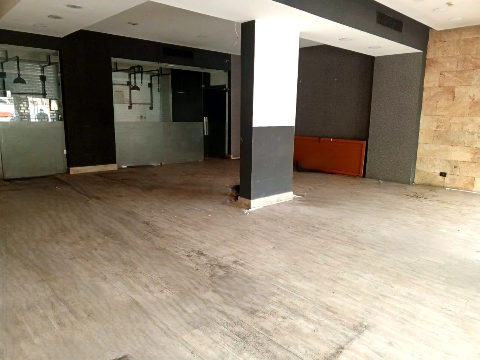 2-Level Spacious Showroom For Rent in Prime Location in Adma