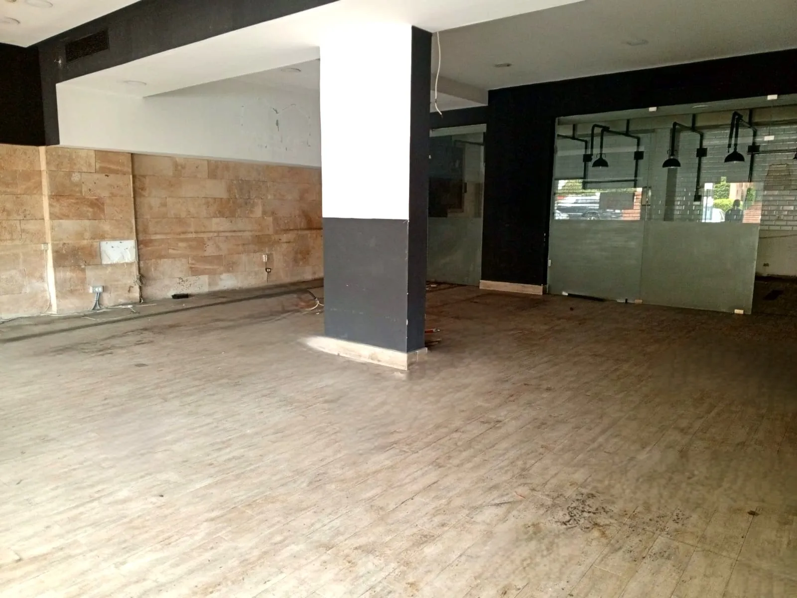 2-Level Spacious Showroom For Rent in Prime Location in Adma — photo 2