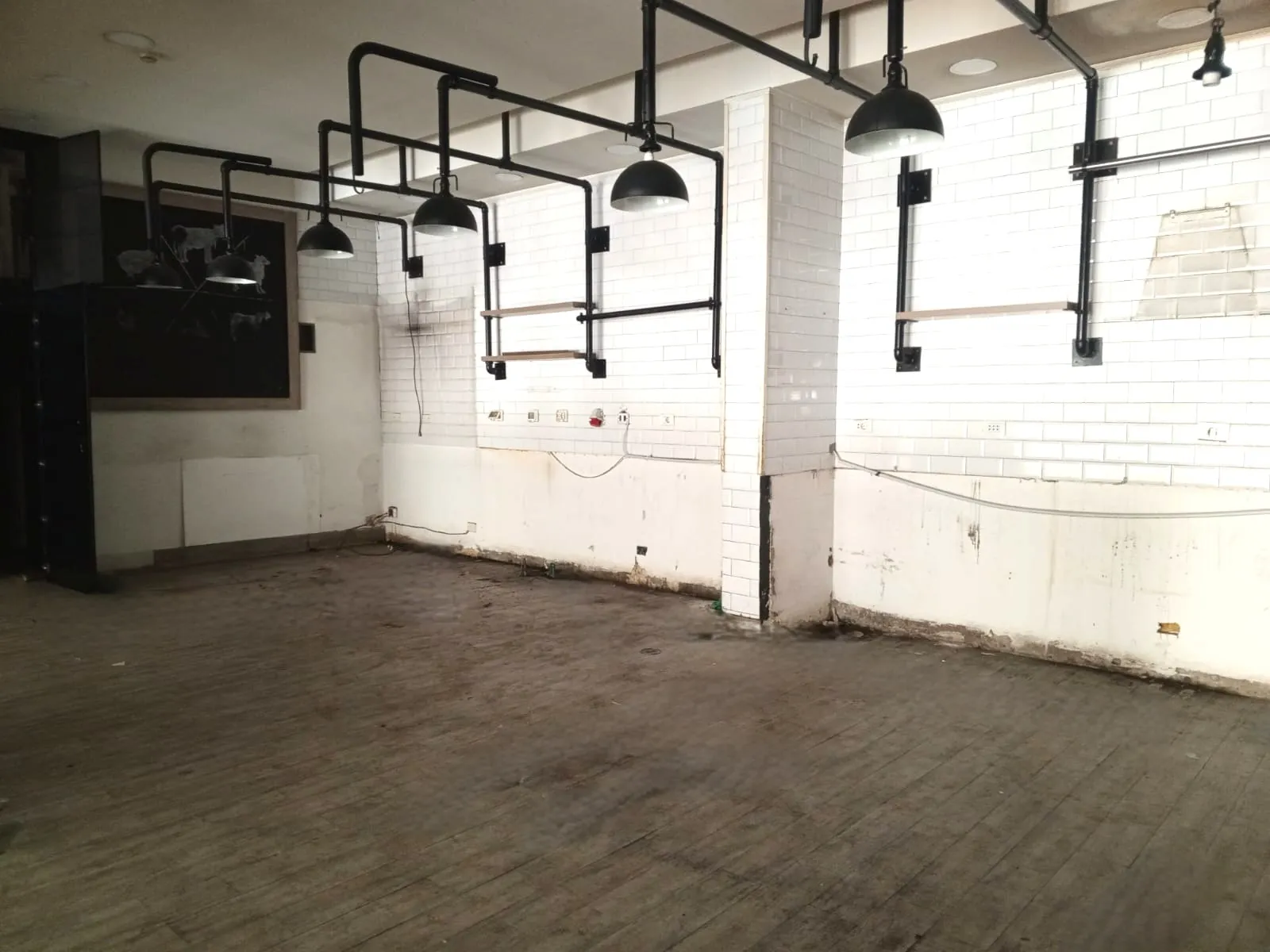 2-Level Spacious Showroom For Rent in Prime Location in Adma — photo 3
