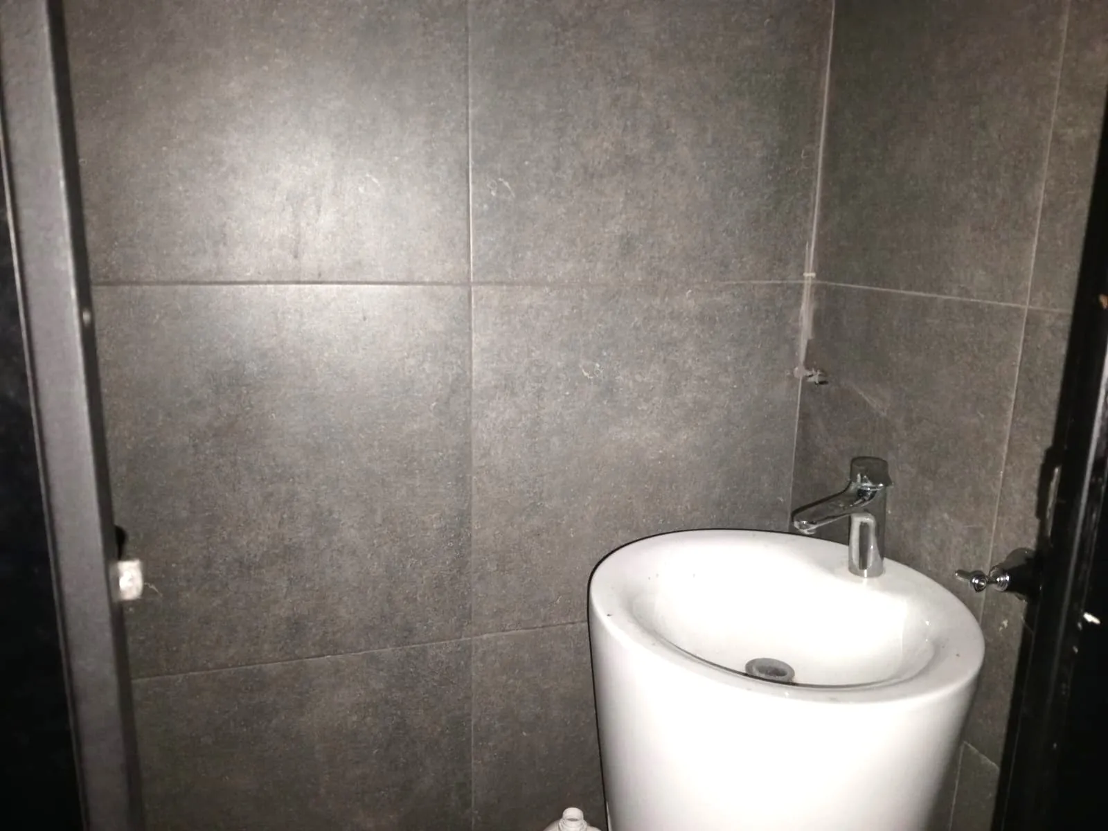 2-Level Spacious Showroom For Rent in Prime Location in Adma — photo 5