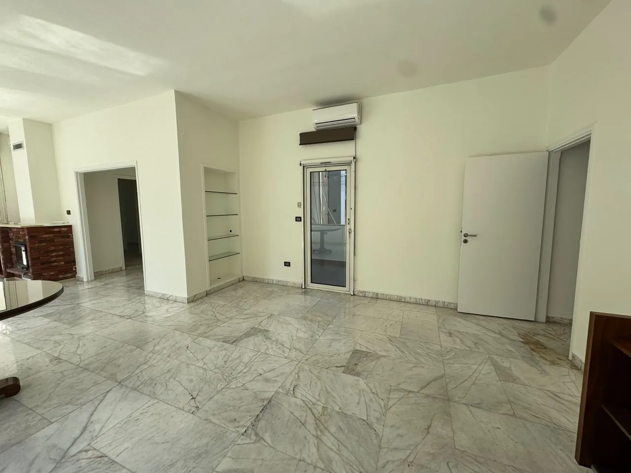 Exclusive 2-Bedroom Rooftop For Sale in Hamra, Ras Beirut — الصورة 5