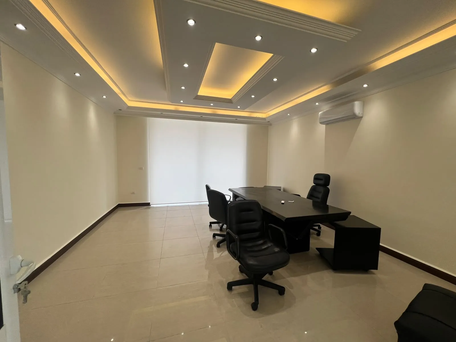 Apartment With Terrace For Sale in Furn El Chebbak — الصورة 3