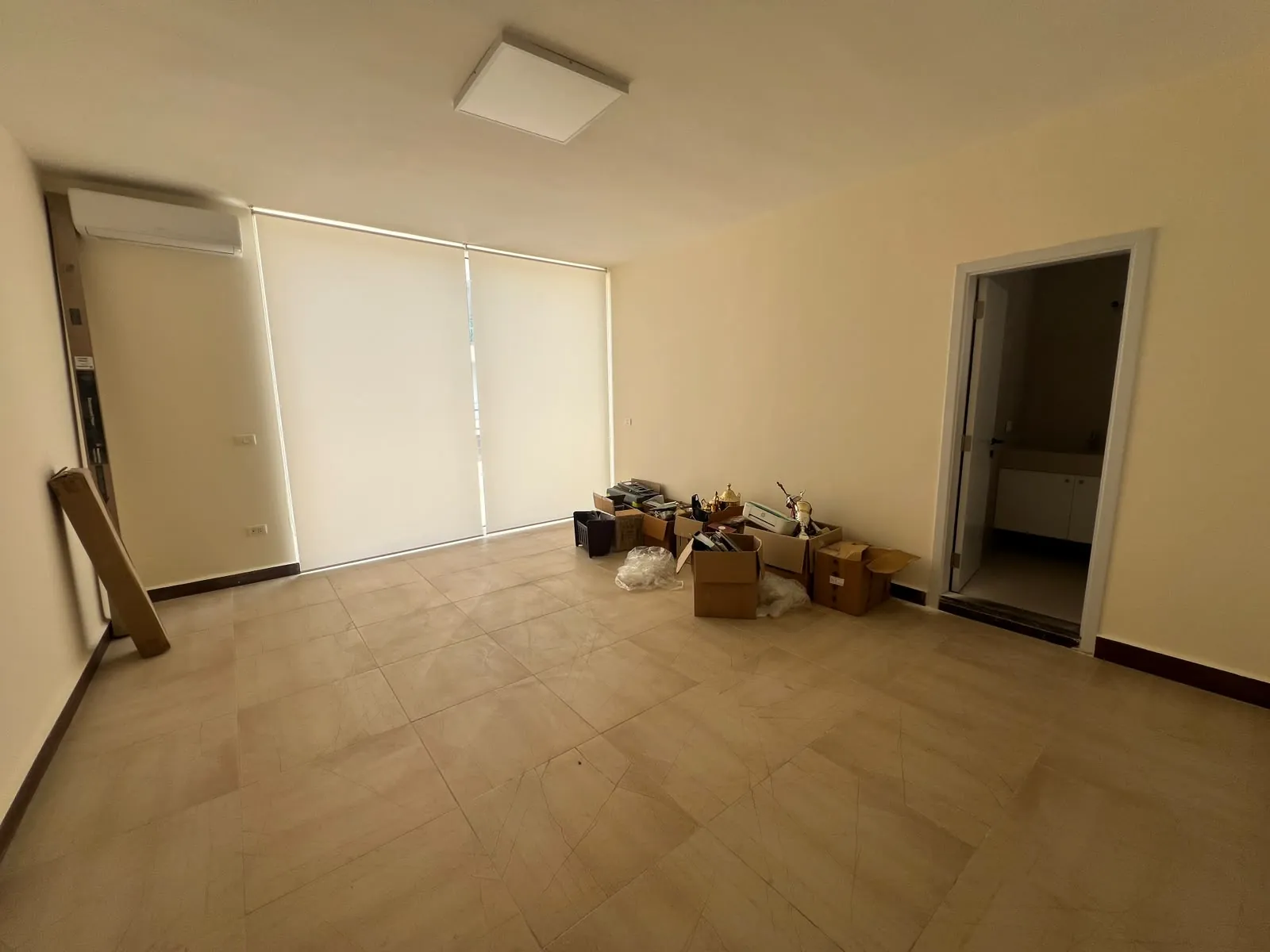 Apartment With Terrace For Sale in Furn El Chebbak — الصورة 5
