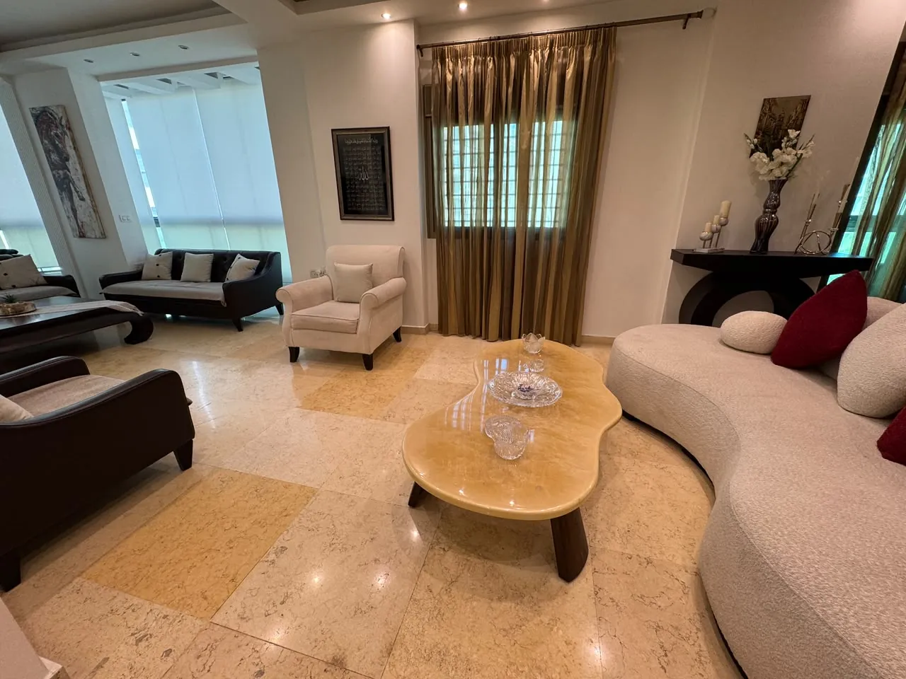 Renovated & Furnished 3-Bedroom Apartment For Sale in Burj Abi Haidar, Beirut — الصورة 5