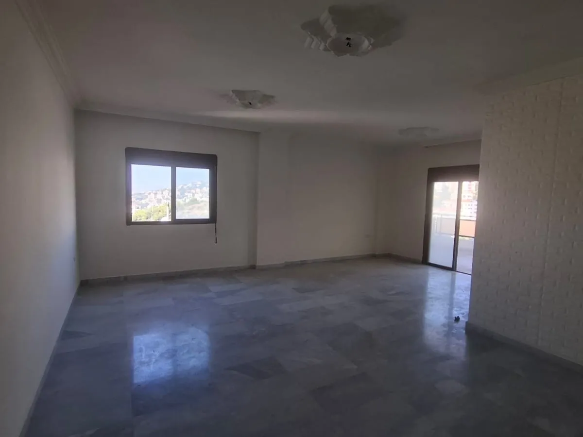 Apartment With Mountain & Sea View For Sale in Bsalim — الصورة 3