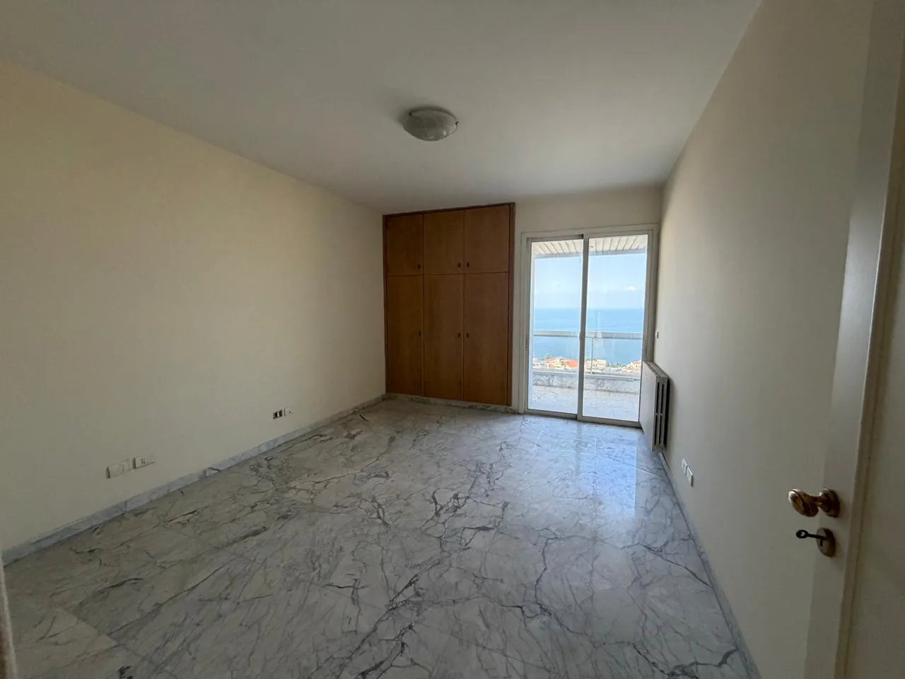 Apartment With Full Sea View For Sale in Kfarhbeib — الصورة 10