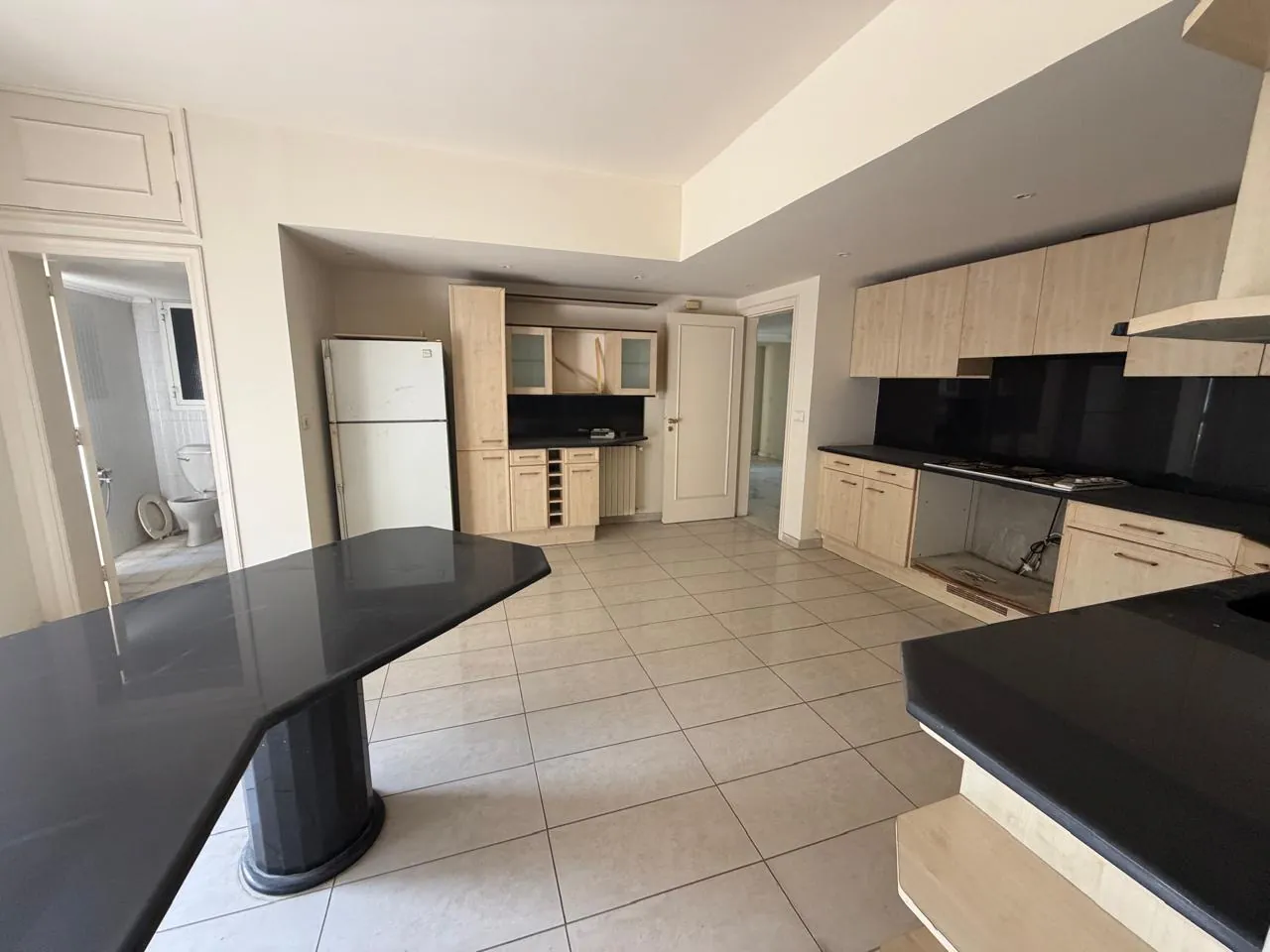 Apartment With Full Sea View For Sale in Kfarhbeib — الصورة 5