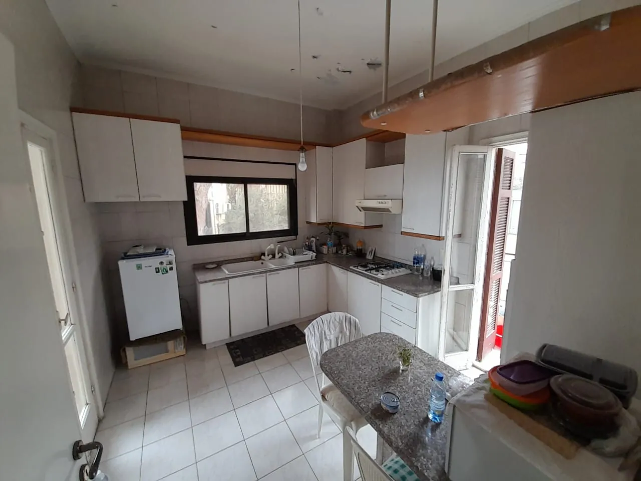 Fully Furnished Apartment In a Calm Area For Rent in Mansourieh — الصورة 4