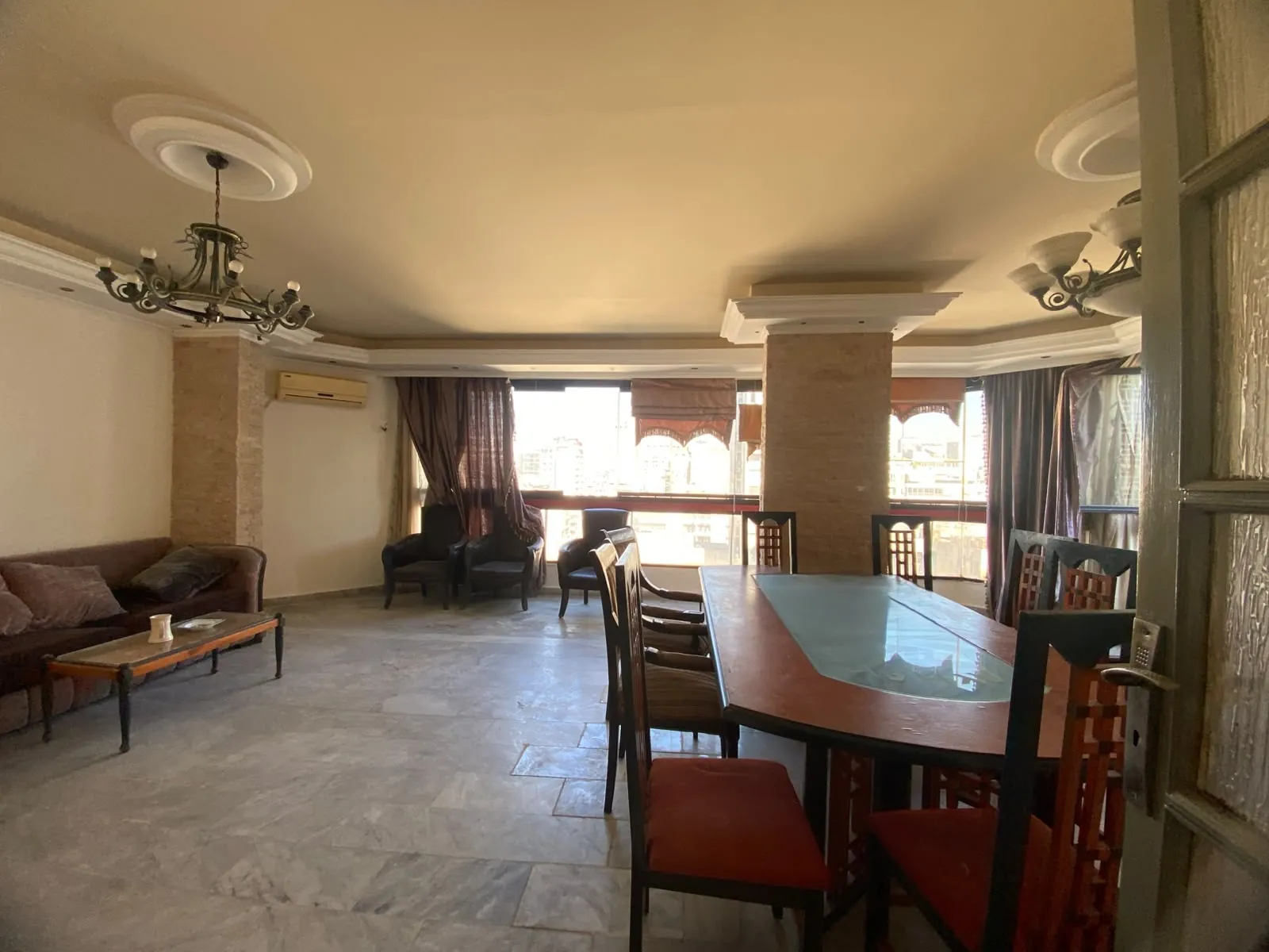 Nice 3-Bedroom Apartment For Sale in Caracas, Ras Beirut — الصورة 3