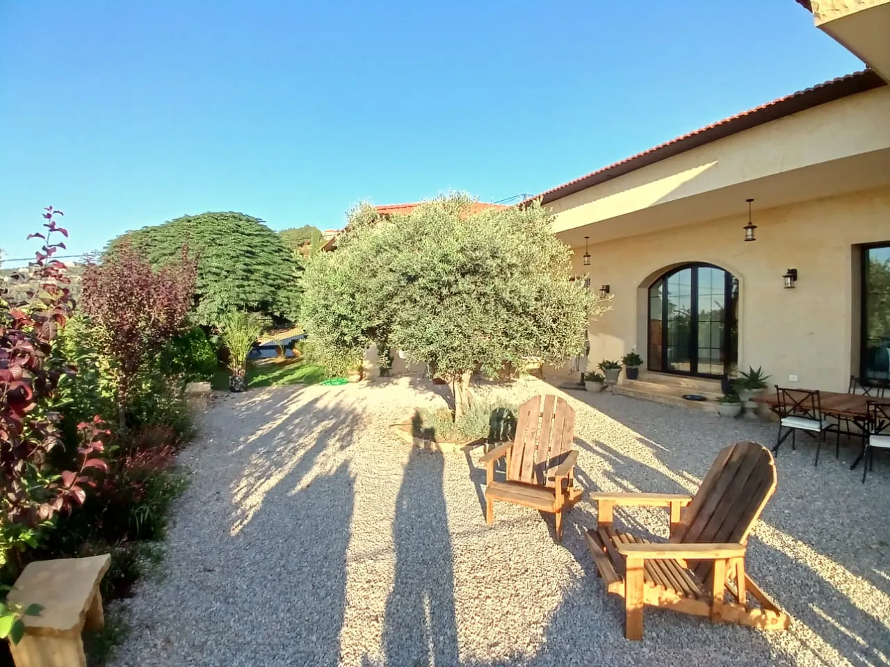 Exclusive!! Decorated & Modern Semi-Furnished Villa For Sale in Roumie — الصورة 2