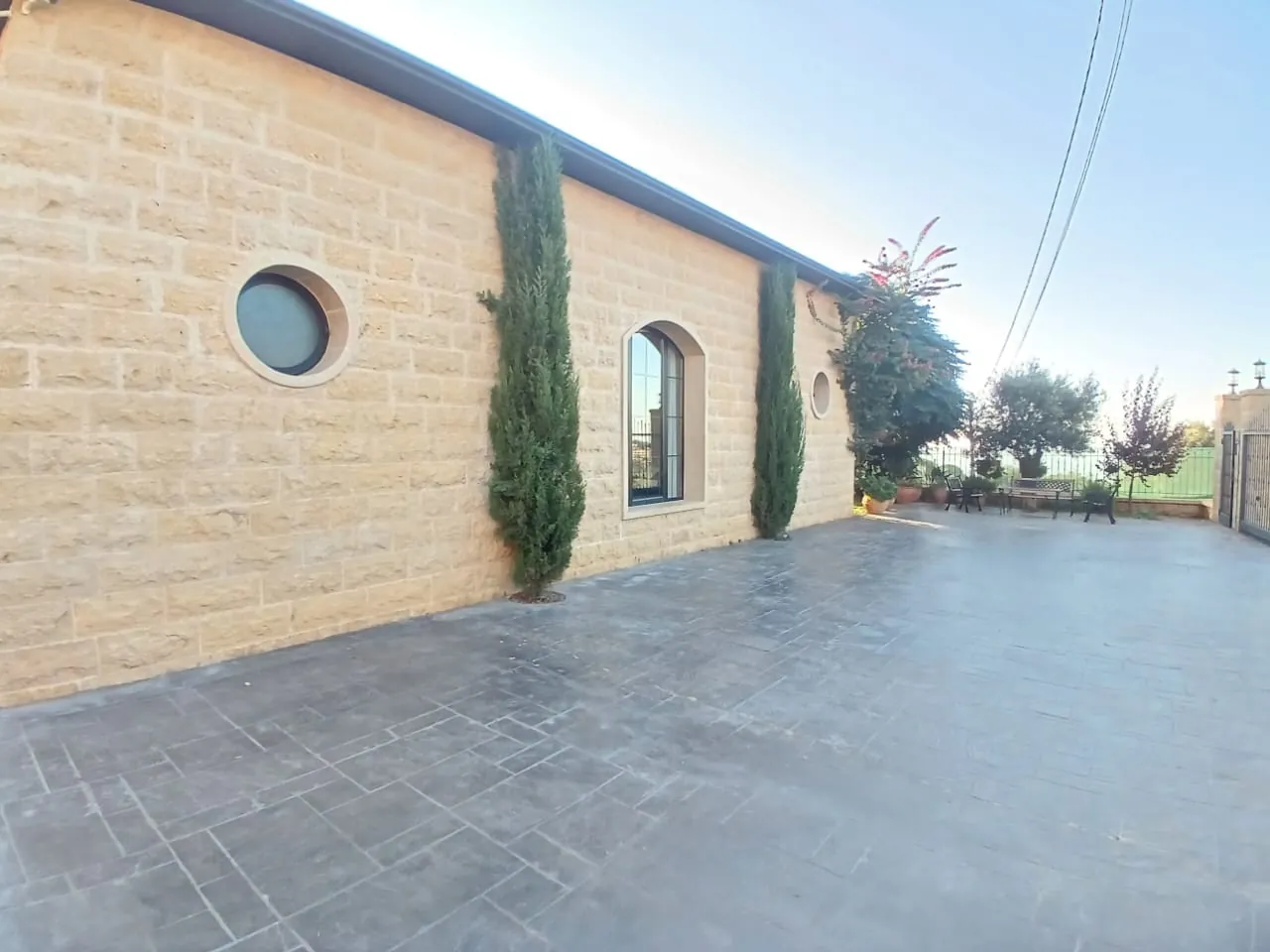 Exclusive!! Decorated & Modern Semi-Furnished Villa For Sale in Roumie — الصورة 8