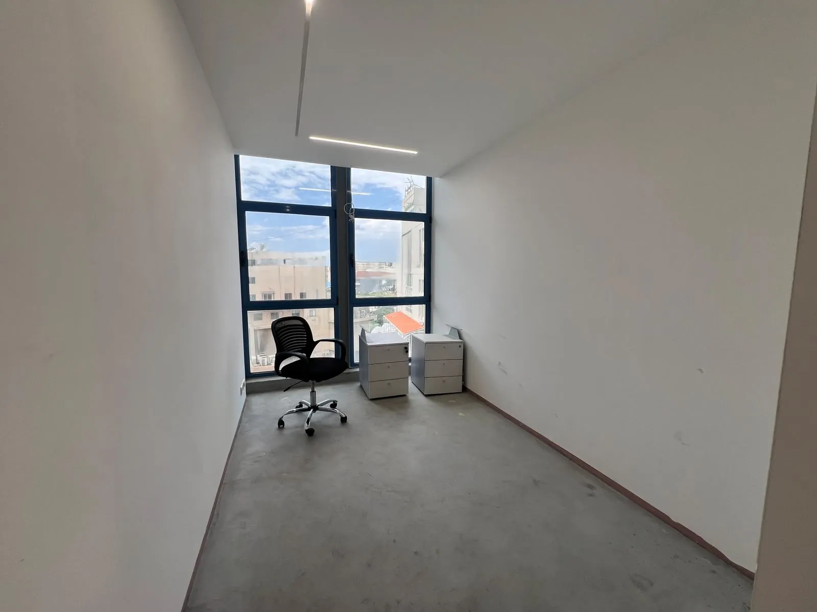 75 SQM Office For Rent in Hazmieh — الصورة 2