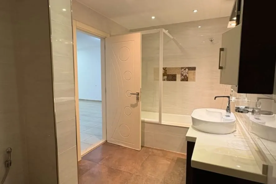 3-Bedroom Apartment With Terrace For Sale in Gherfine — الصورة 10