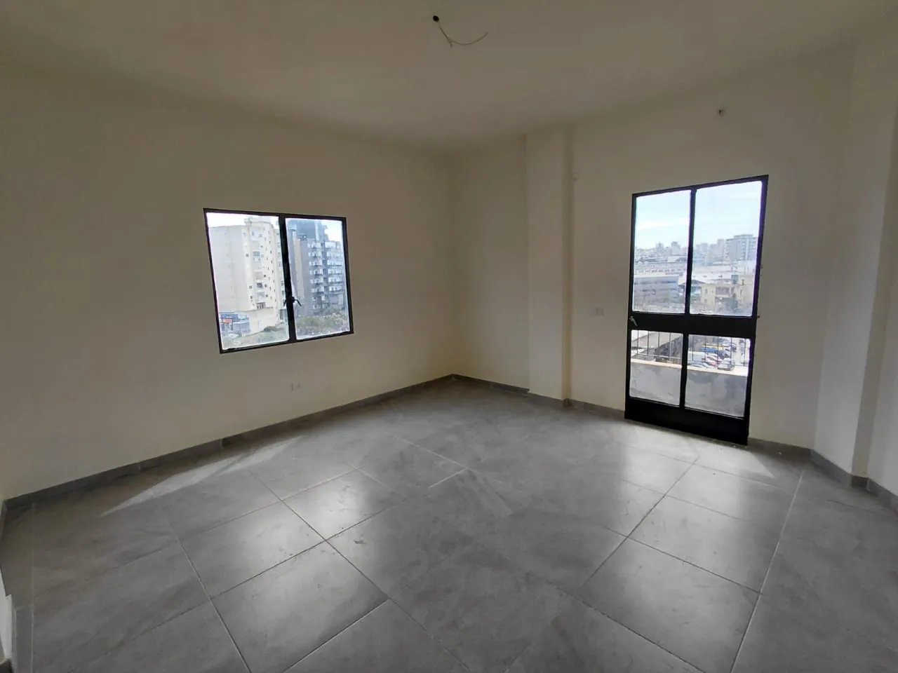 400 SQM Grand Office For Rent in Bouchrieh — photo 2