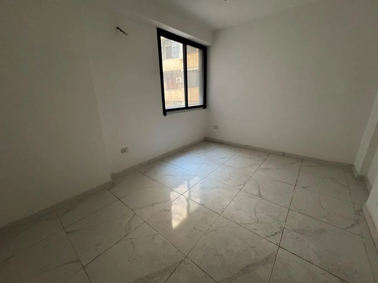 Brand New 2-Bedroom Apartment For Sale in Ras Al Nabeh, Beirut — الصورة 5
