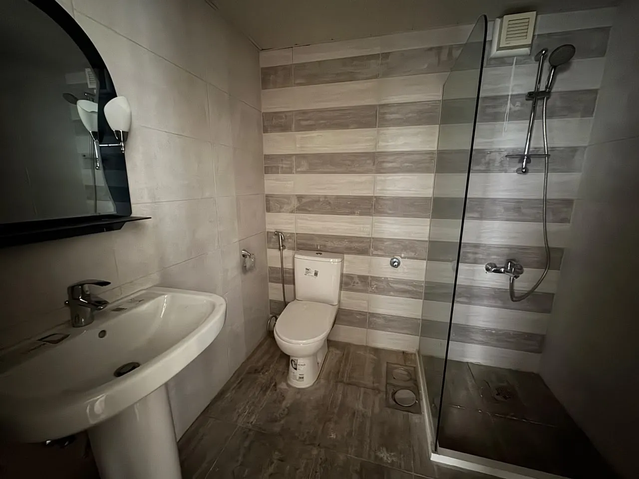 Brand New 2-Bedroom Apartment For Sale in Ras Al Nabeh, Beirut — الصورة 6