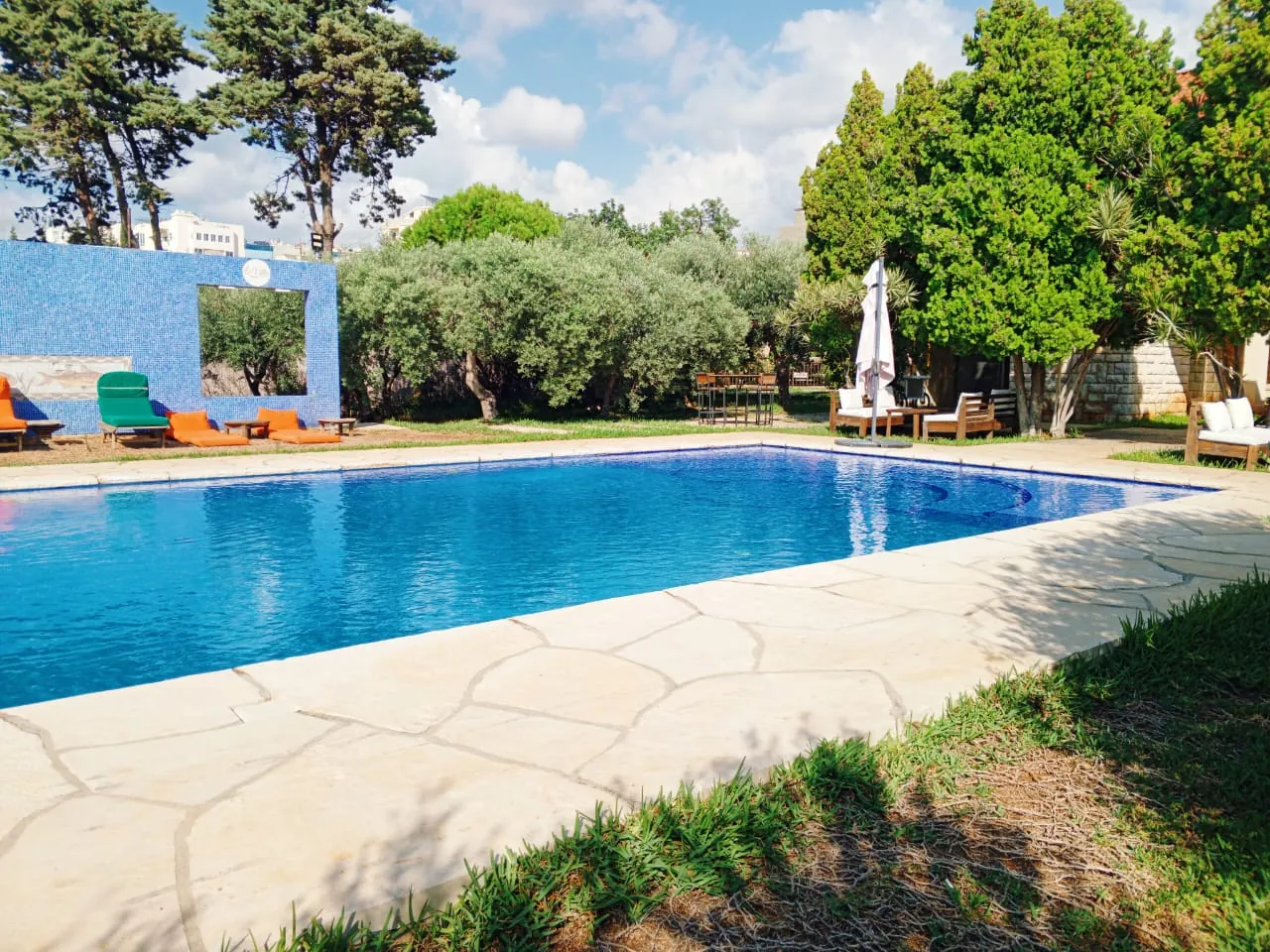 Villa With Spacious Garden & A Private Pool For Sale in Aamchit — الصورة 2