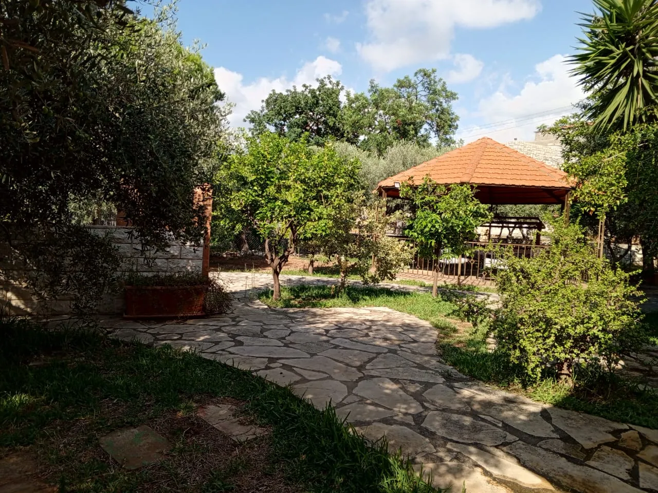 Villa With Spacious Garden & A Private Pool For Sale in Aamchit — الصورة 3