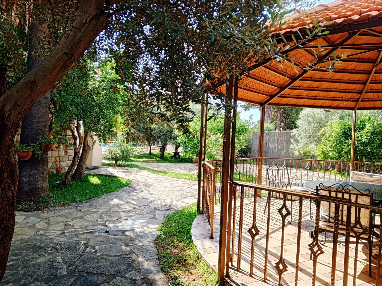 Villa With Spacious Garden & A Private Pool For Sale in Aamchit — الصورة 5