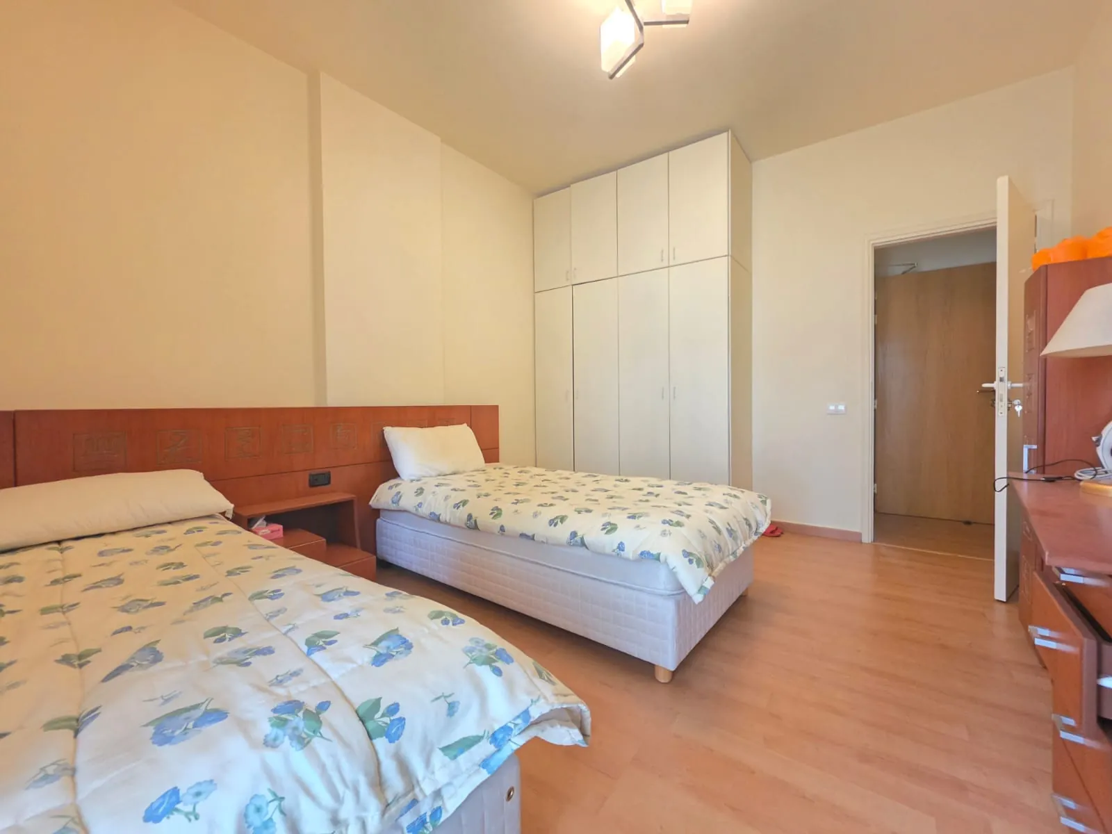 Spacious Apartment With Open View For Sale in Yarzeh, Baabda — الصورة 5
