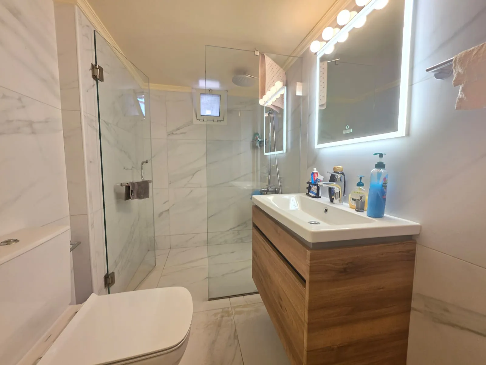 Spacious Apartment With Open View For Sale in Yarzeh, Baabda — الصورة 7