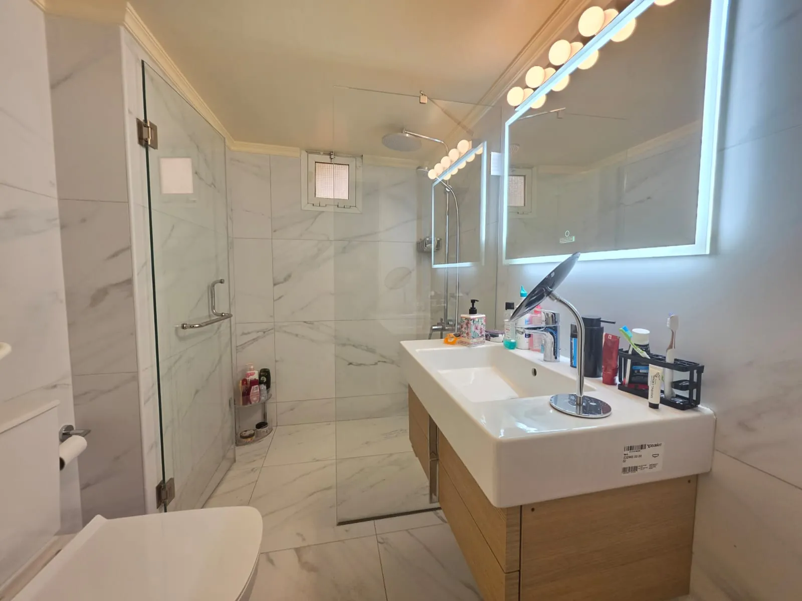 Spacious Apartment With Open View For Sale in Yarzeh, Baabda — الصورة 8