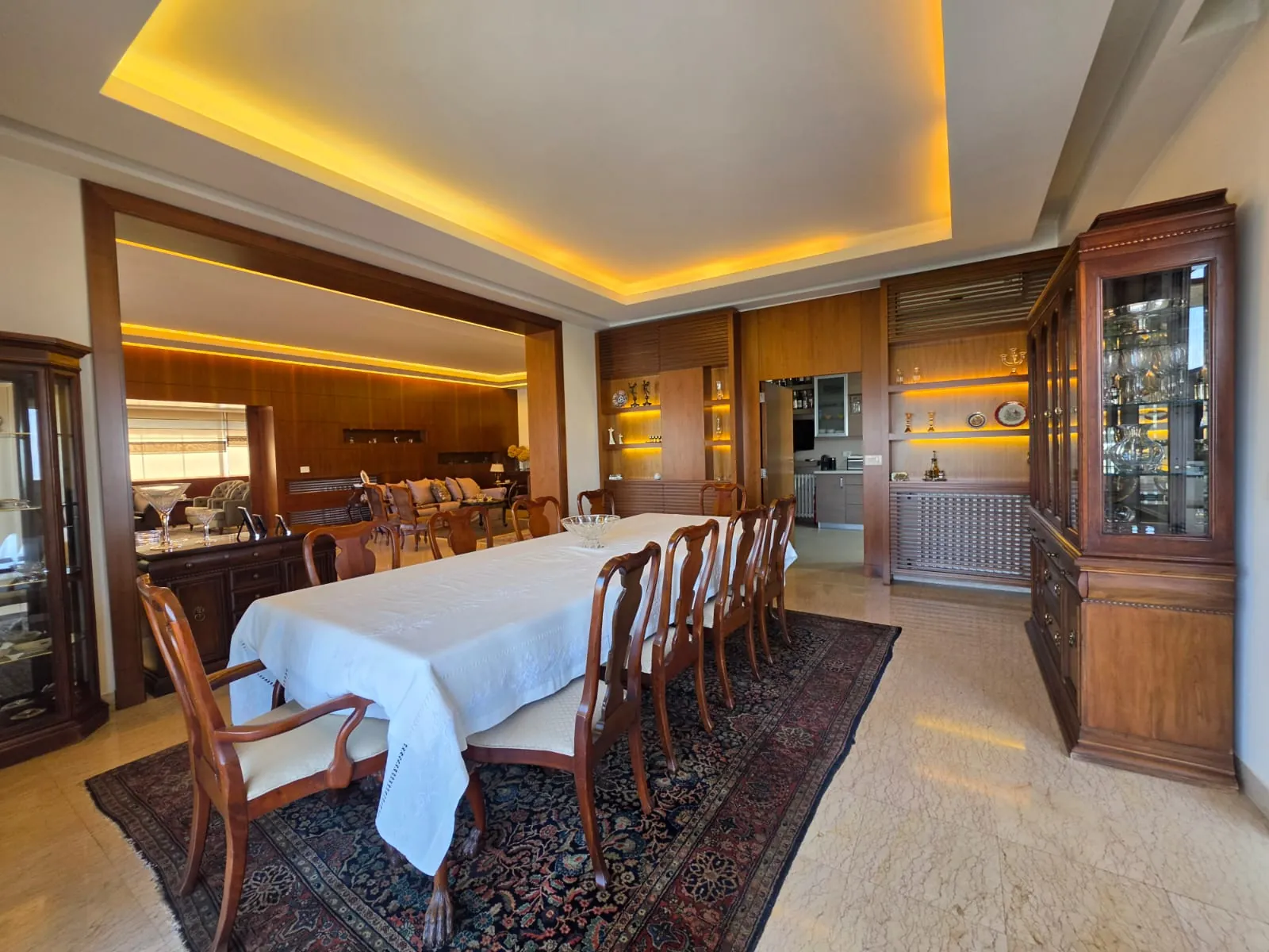 Luxurious Fully Renovated Apartment For Sale in Mar Takla, Hazmieh — photo 2