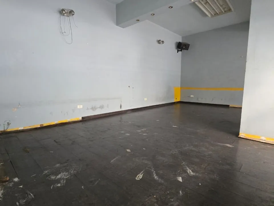 30 SQM Shop For Sale in Prime Location in Achrafieh, Sassine — الصورة 3