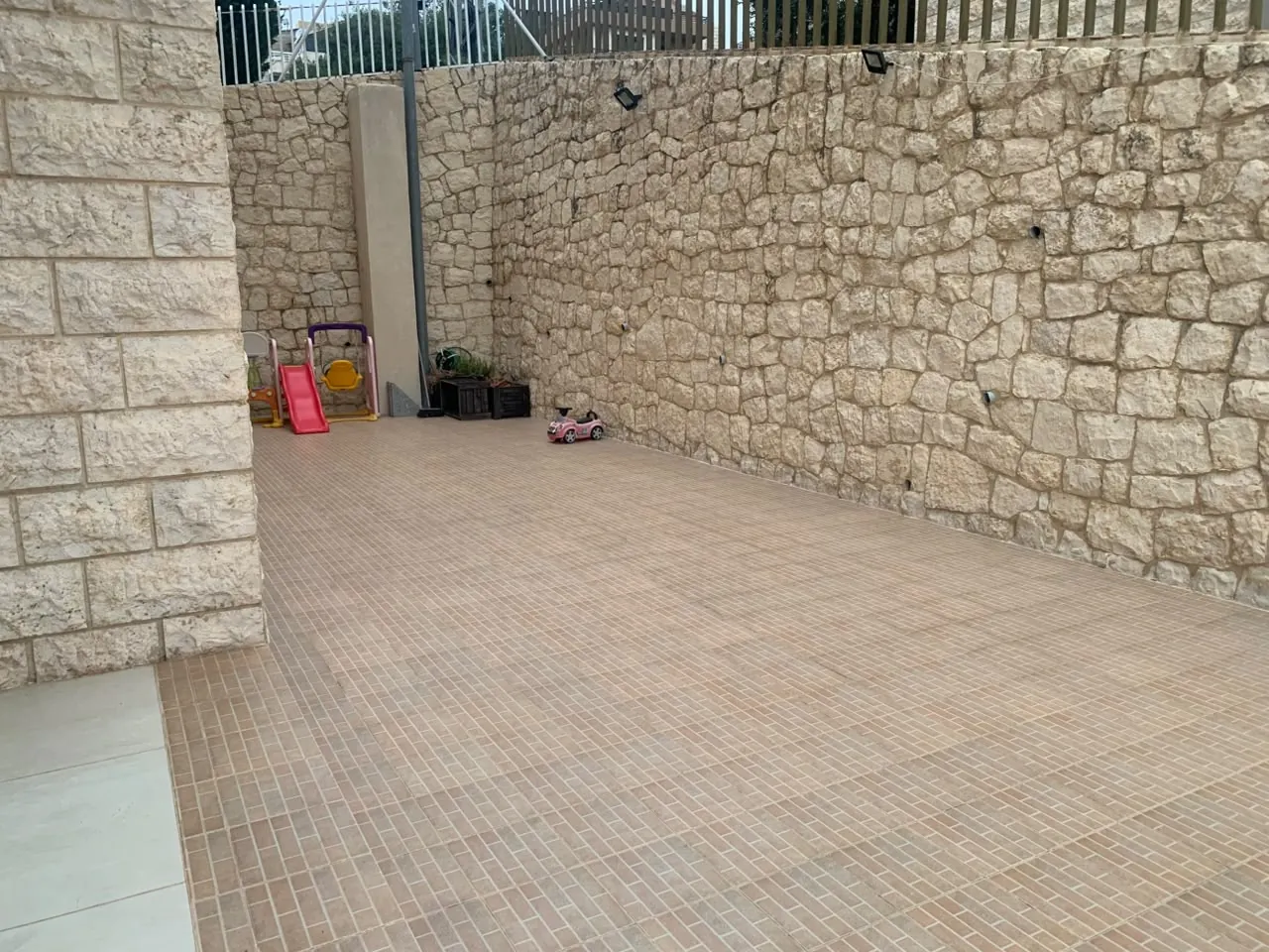 Apartment With Terrace For Rent in Halat — الصورة 4
