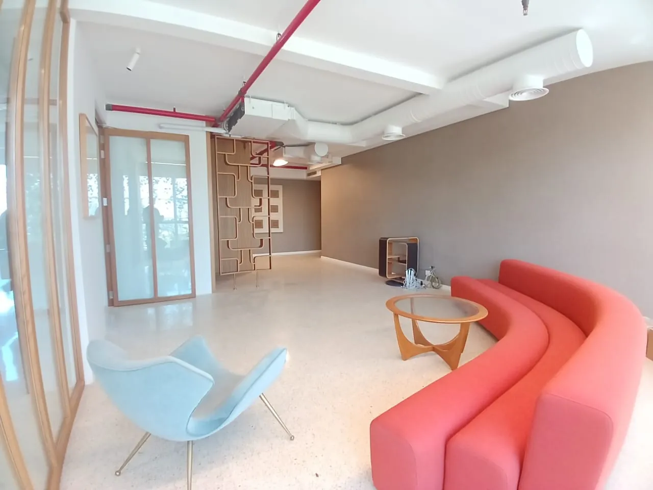 Office In a Commercial Building For Sale In Achrafieh, Sodeco — الصورة 2