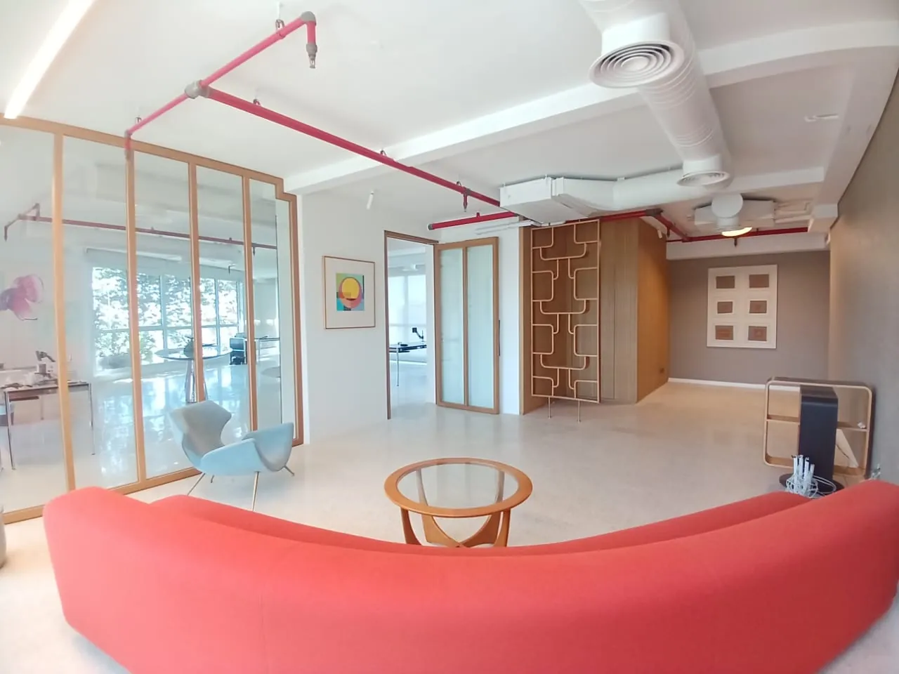 Office In a Commercial Building For Sale In Achrafieh, Sodeco — الصورة 3