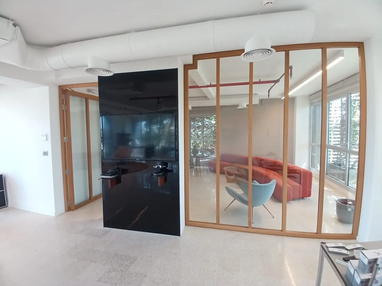 Office In a Commercial Building For Sale In Achrafieh, Sodeco — الصورة 4