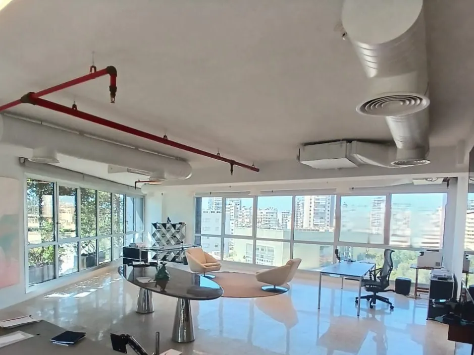 Office In a Commercial Building For Sale In Achrafieh, Sodeco — الصورة 6