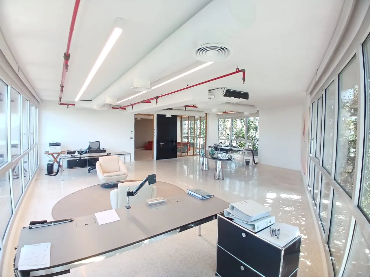 Office In a Commercial Building For Sale In Achrafieh, Sodeco — الصورة 7