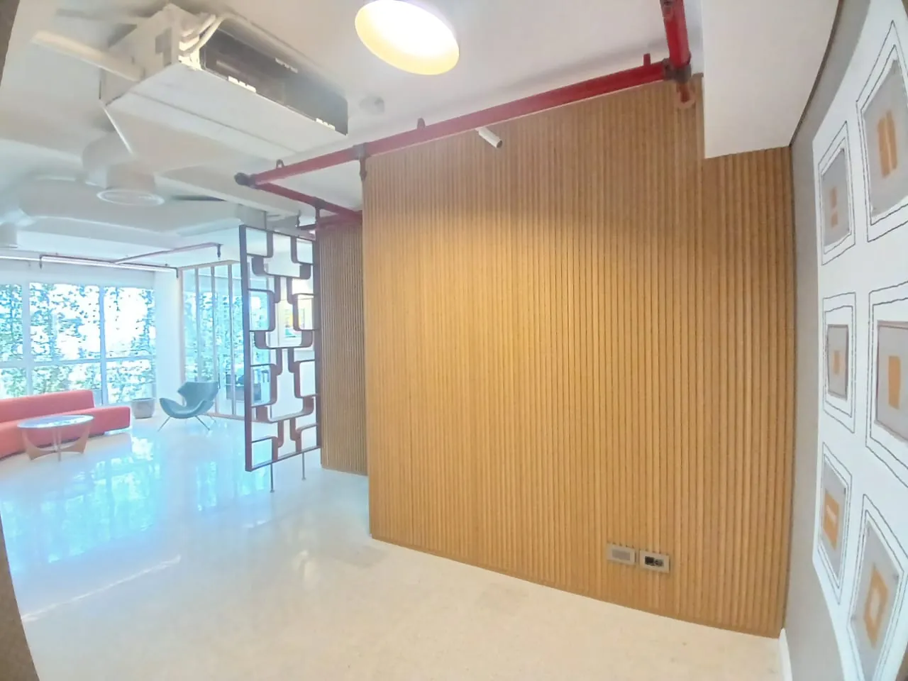 Office In a Commercial Building For Sale In Achrafieh, Sodeco — الصورة 9