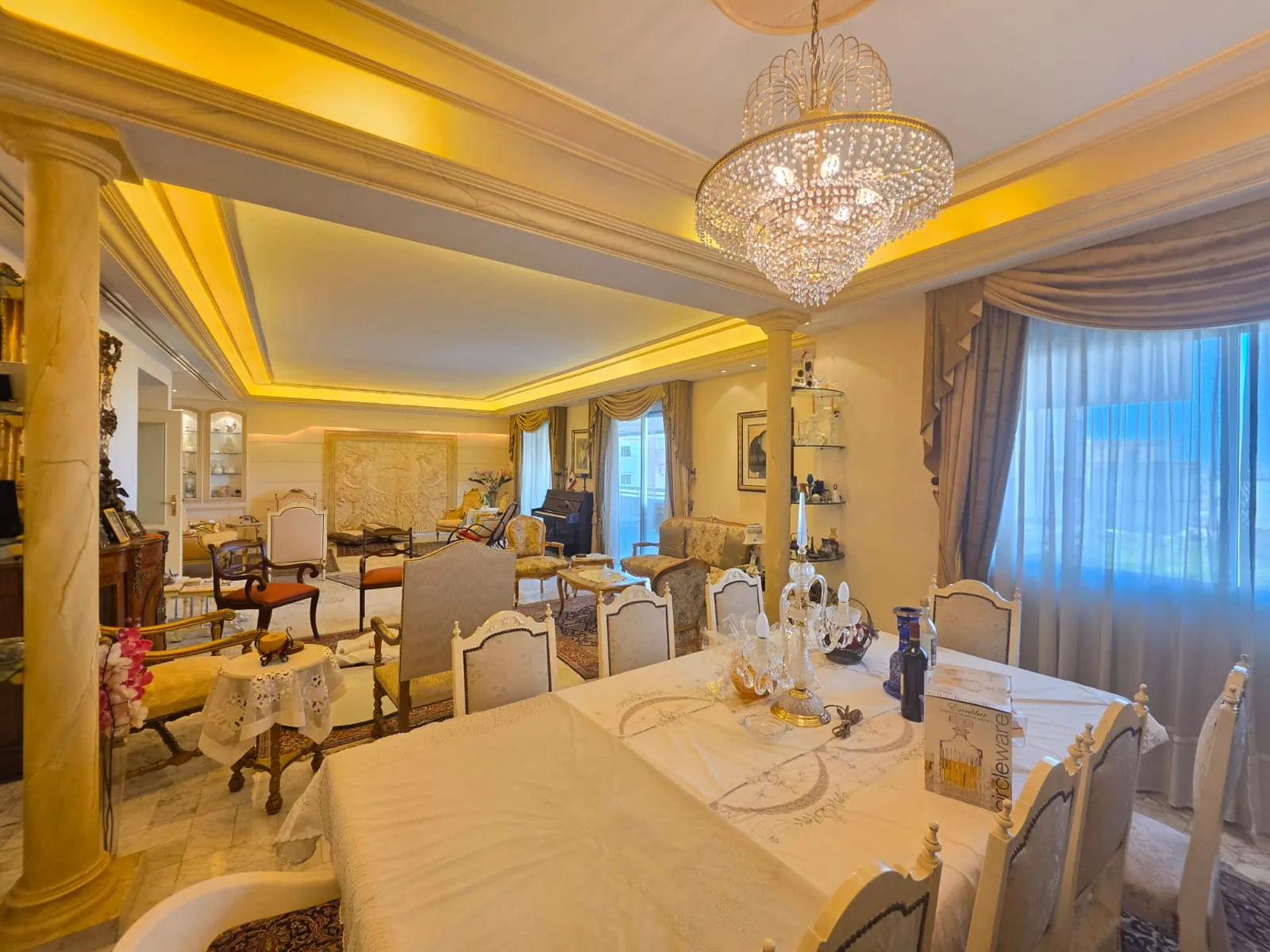 Hot-Deal! Spacious Apartment For Sale in A Calm Area in Hazmieh — الصورة 2