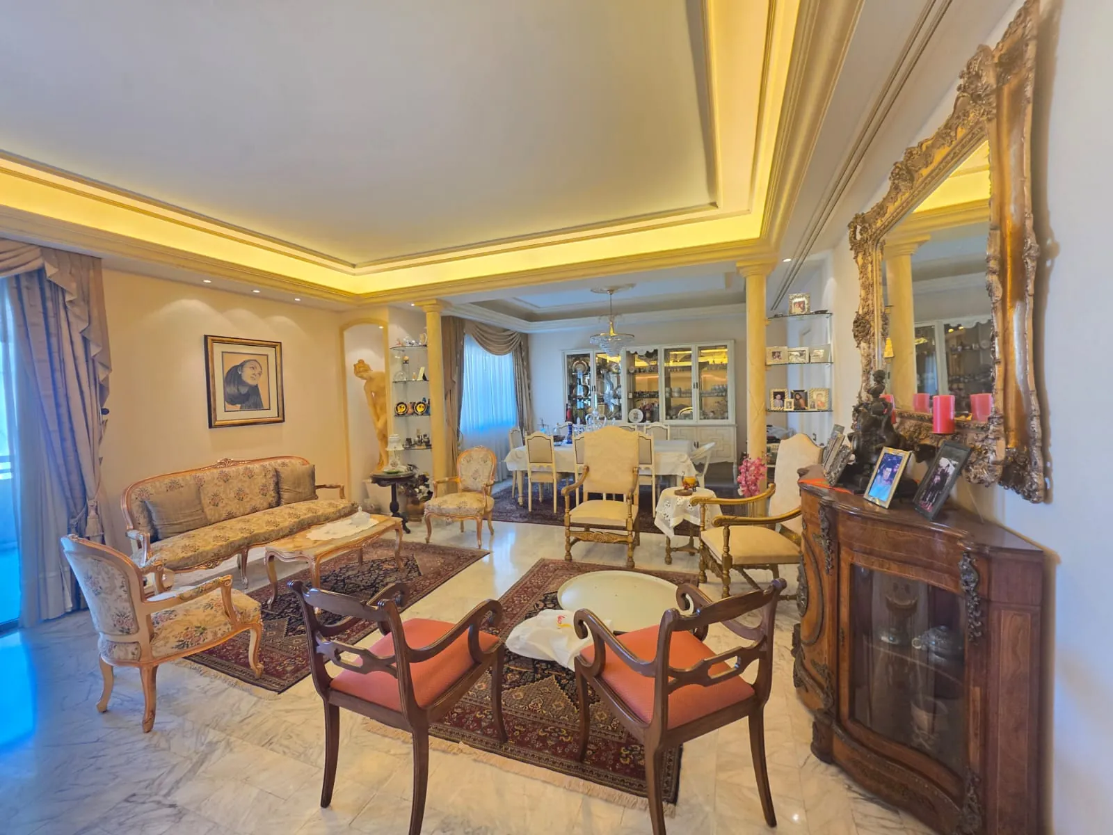 Hot-Deal! Spacious Apartment For Sale in A Calm Area in Hazmieh — الصورة 3