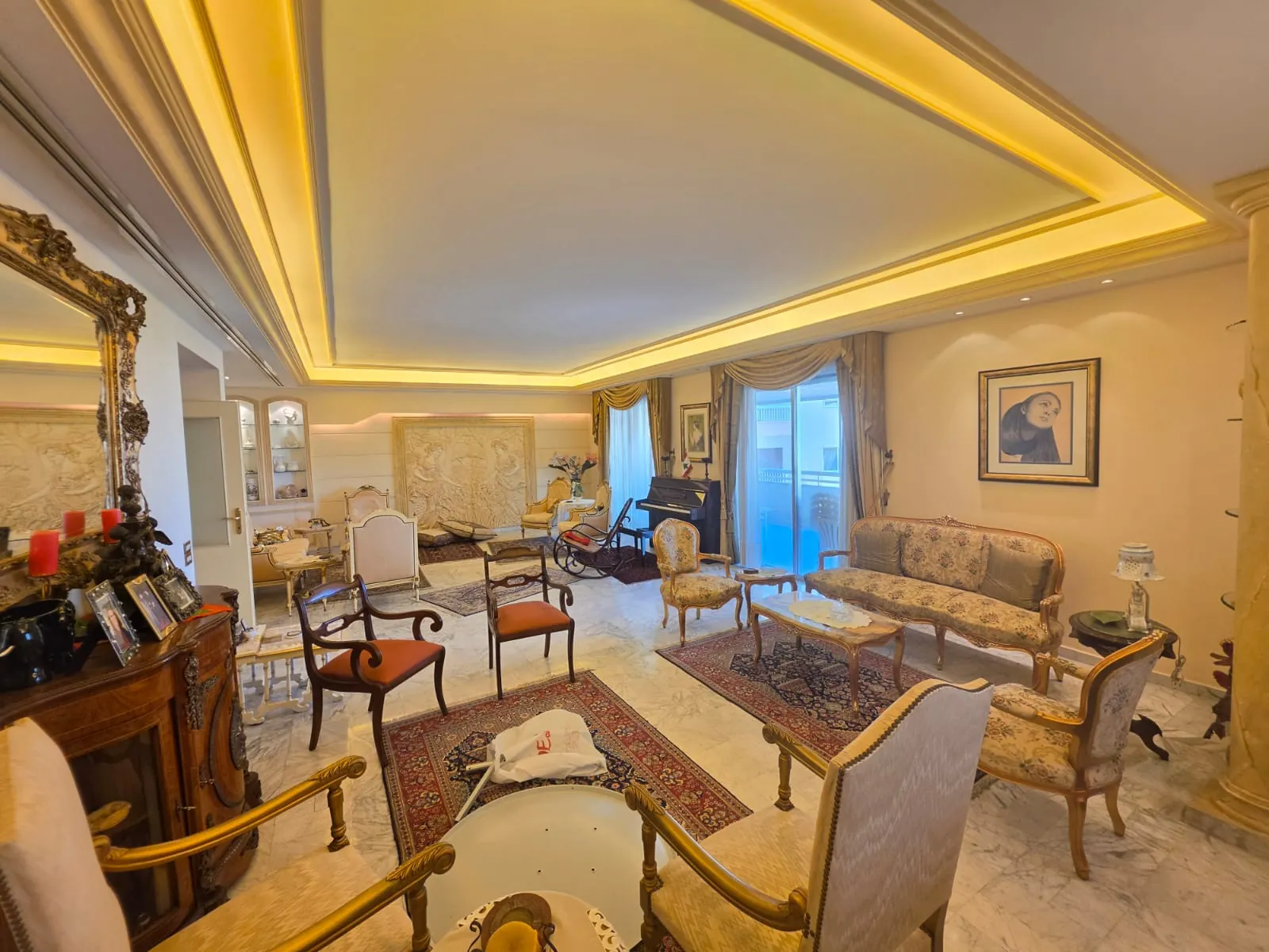 Hot-Deal! Spacious Apartment For Sale in A Calm Area in Hazmieh — الصورة 4