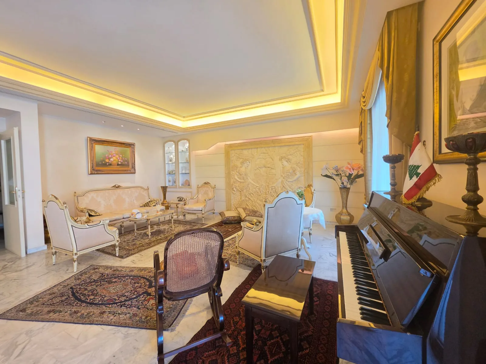 Hot-Deal! Spacious Apartment For Sale in A Calm Area in Hazmieh — الصورة 5