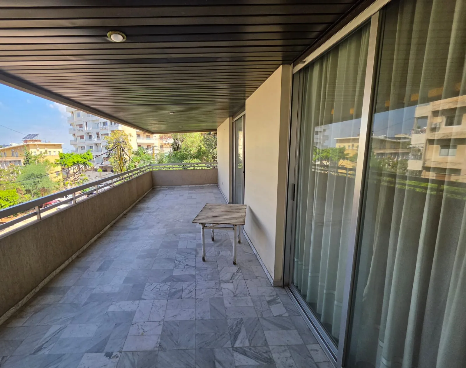 Hot-Deal! Spacious Apartment For Sale in A Calm Area in Hazmieh — الصورة 6