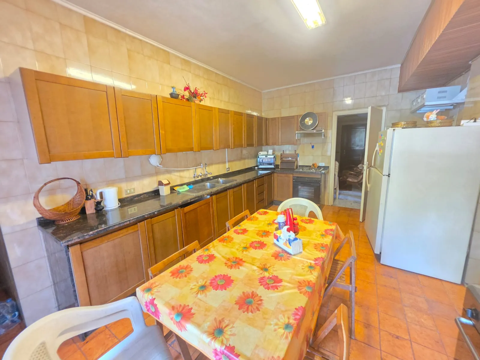Hot-Deal! Spacious Apartment For Sale in A Calm Area in Hazmieh — الصورة 7