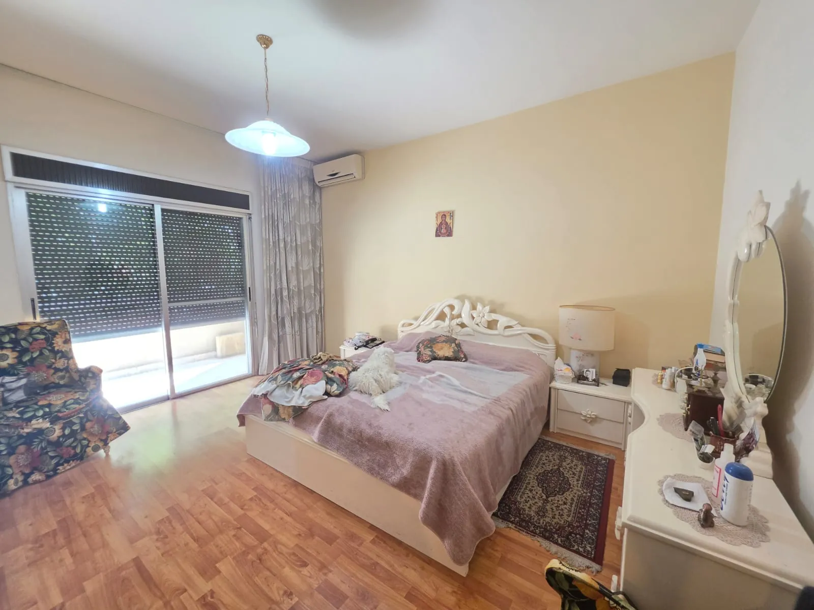Hot-Deal! Spacious Apartment For Sale in A Calm Area in Hazmieh — الصورة 9