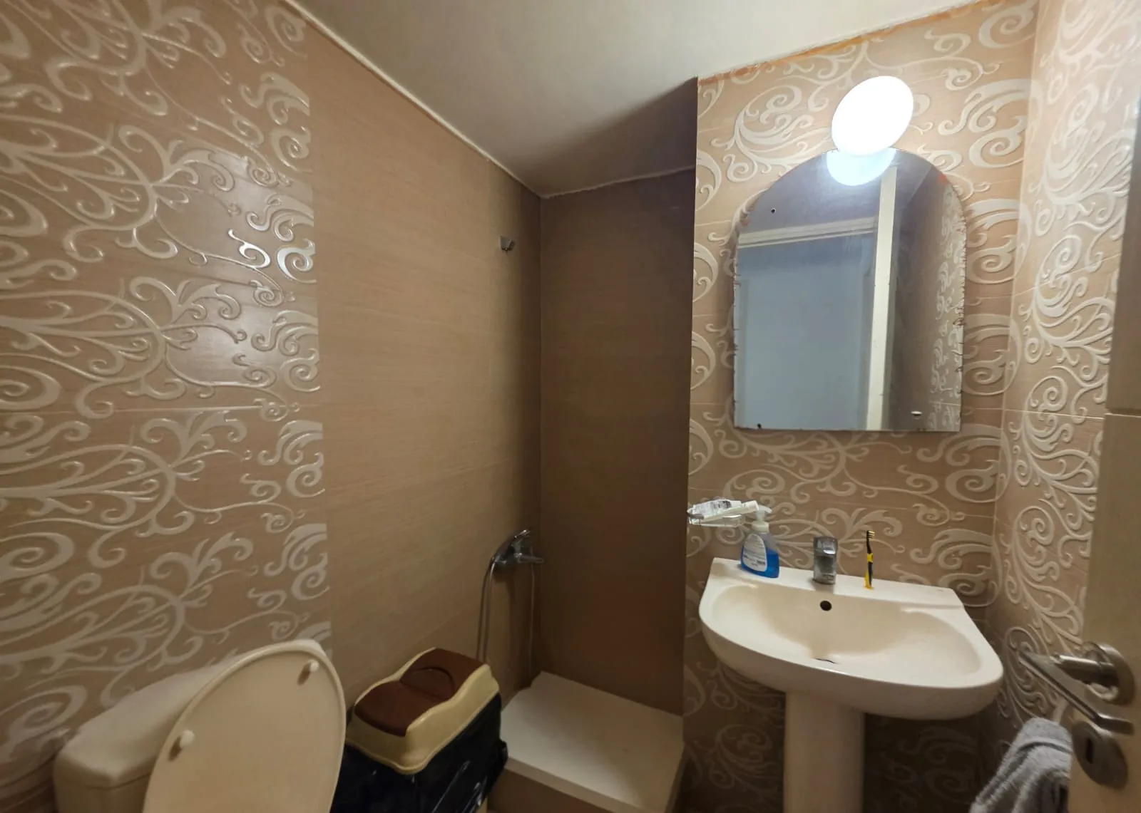 2-Bedroom Unfurnished Apartment For Sale In Betchay — الصورة 7