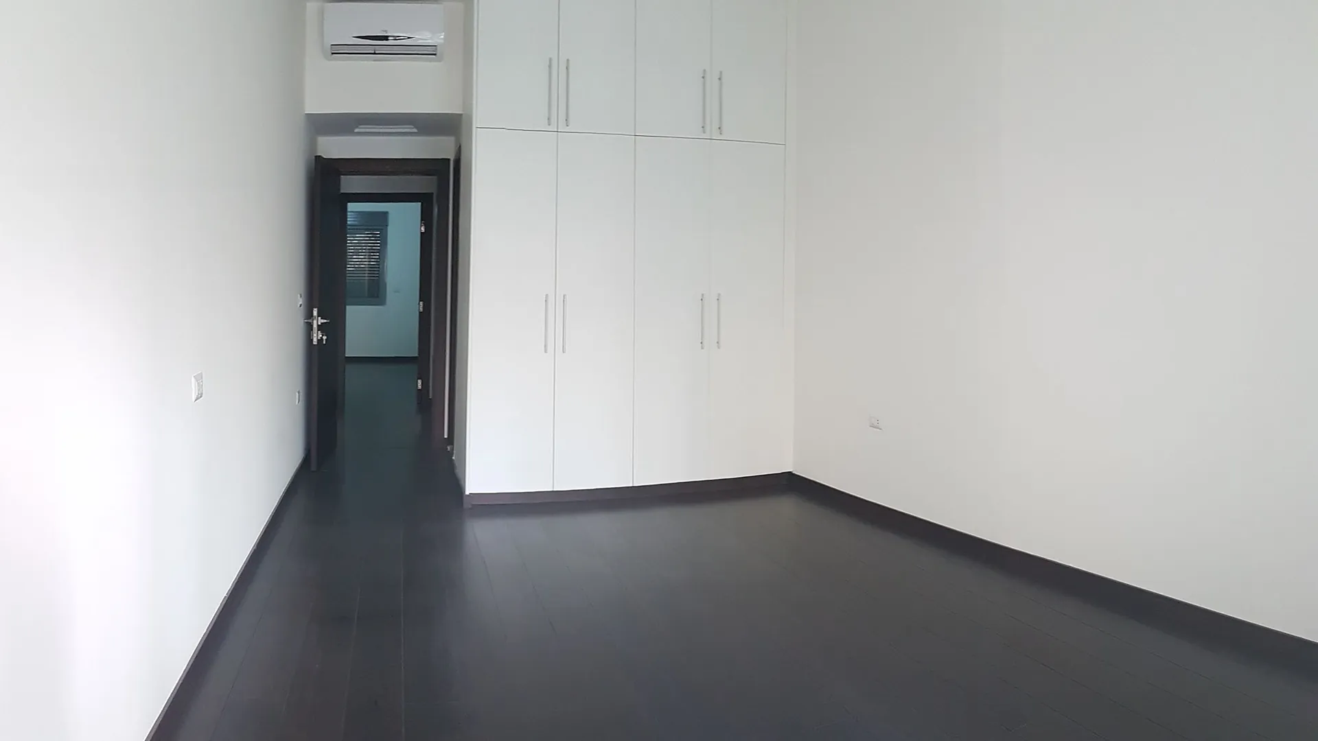 Modern Apartment For Sale in Achrafieh, Sioufi — الصورة 4