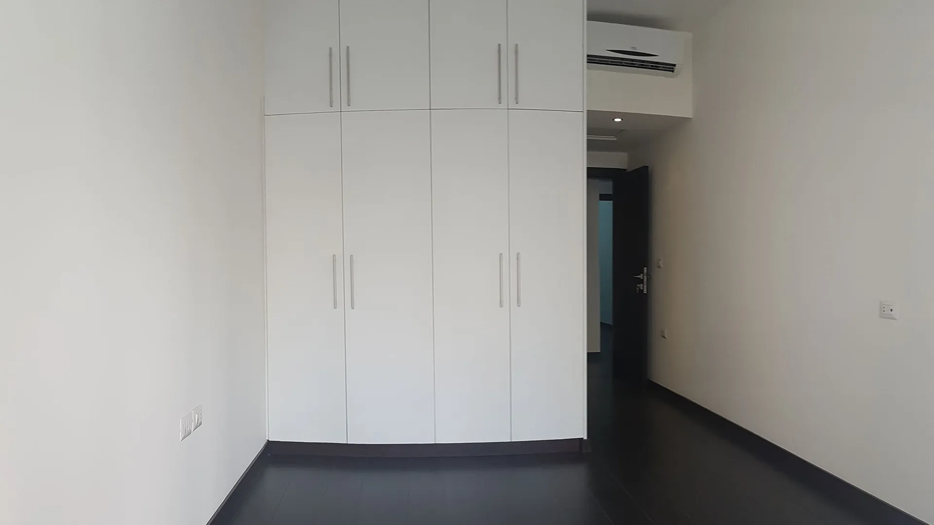 Modern Apartment For Sale in Achrafieh, Sioufi — الصورة 6