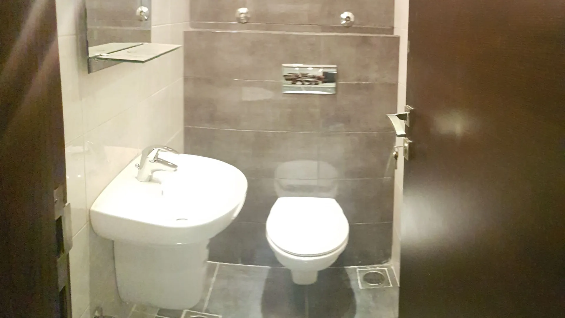 Modern Apartment For Sale in Achrafieh, Sioufi — الصورة 8