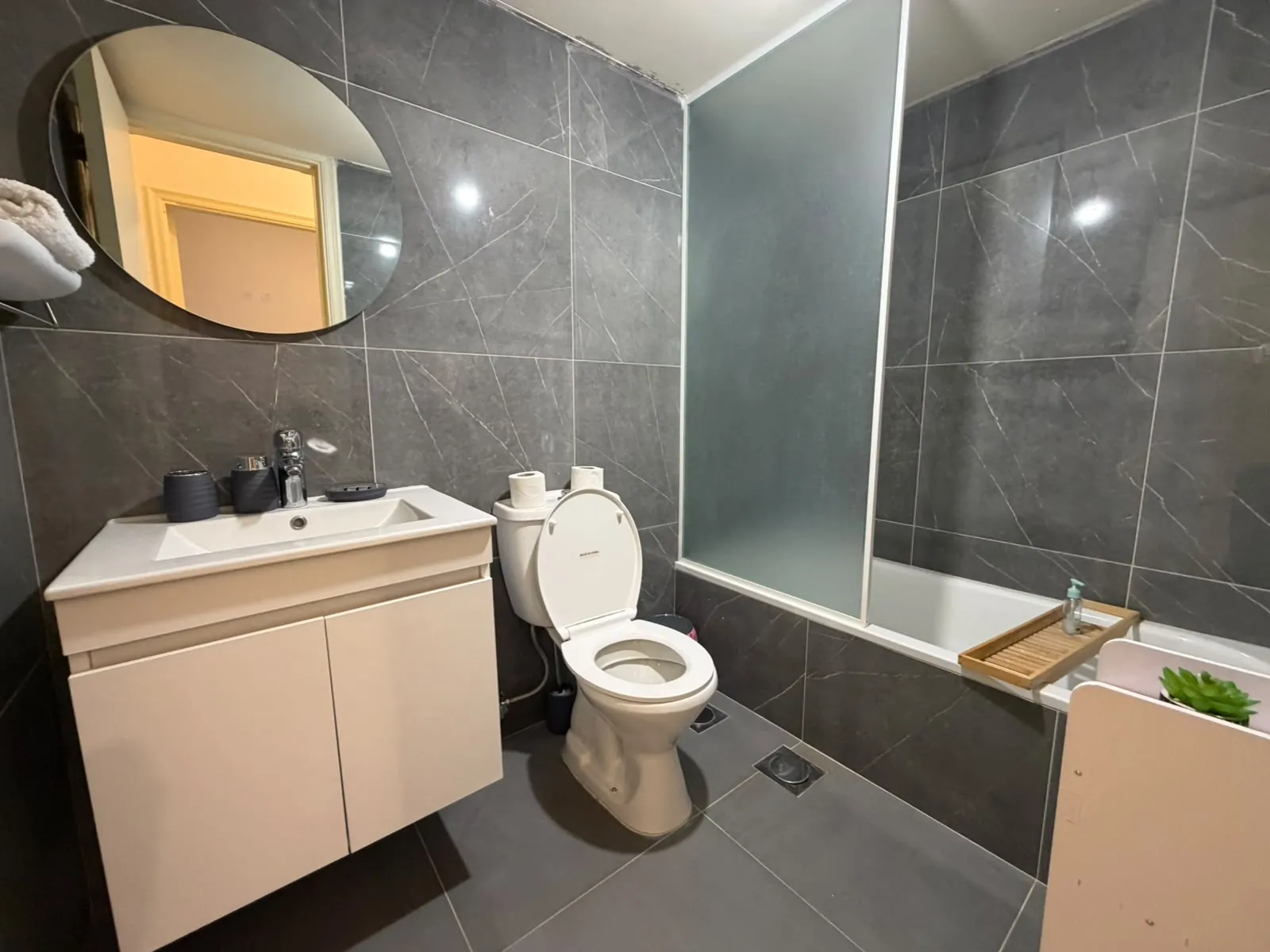 Furnished Apartment With Partial Sea View For Rent in Batroun — الصورة 8