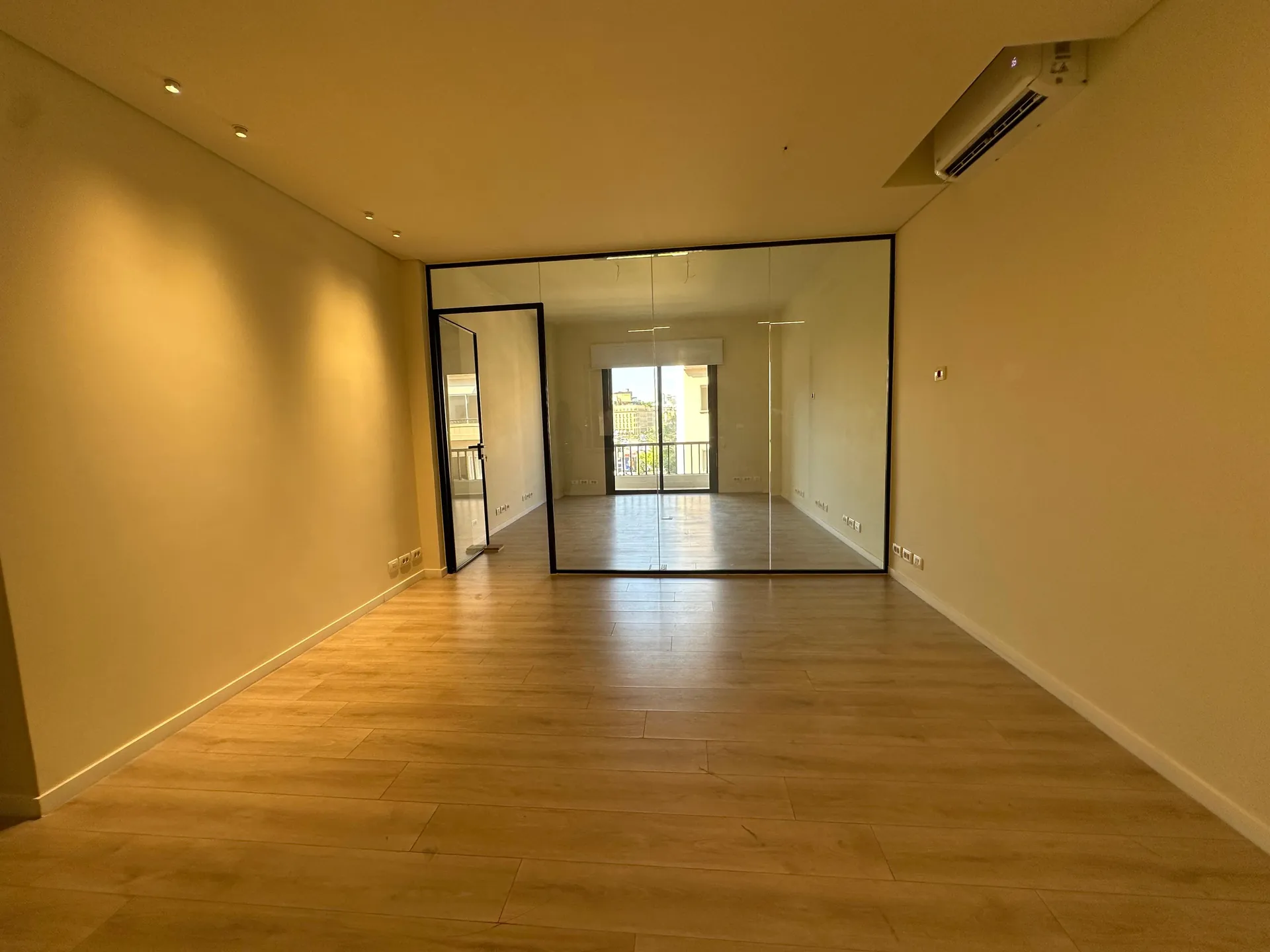 170 SQM Office For Rent in Saifi, Beirut — الصورة 2