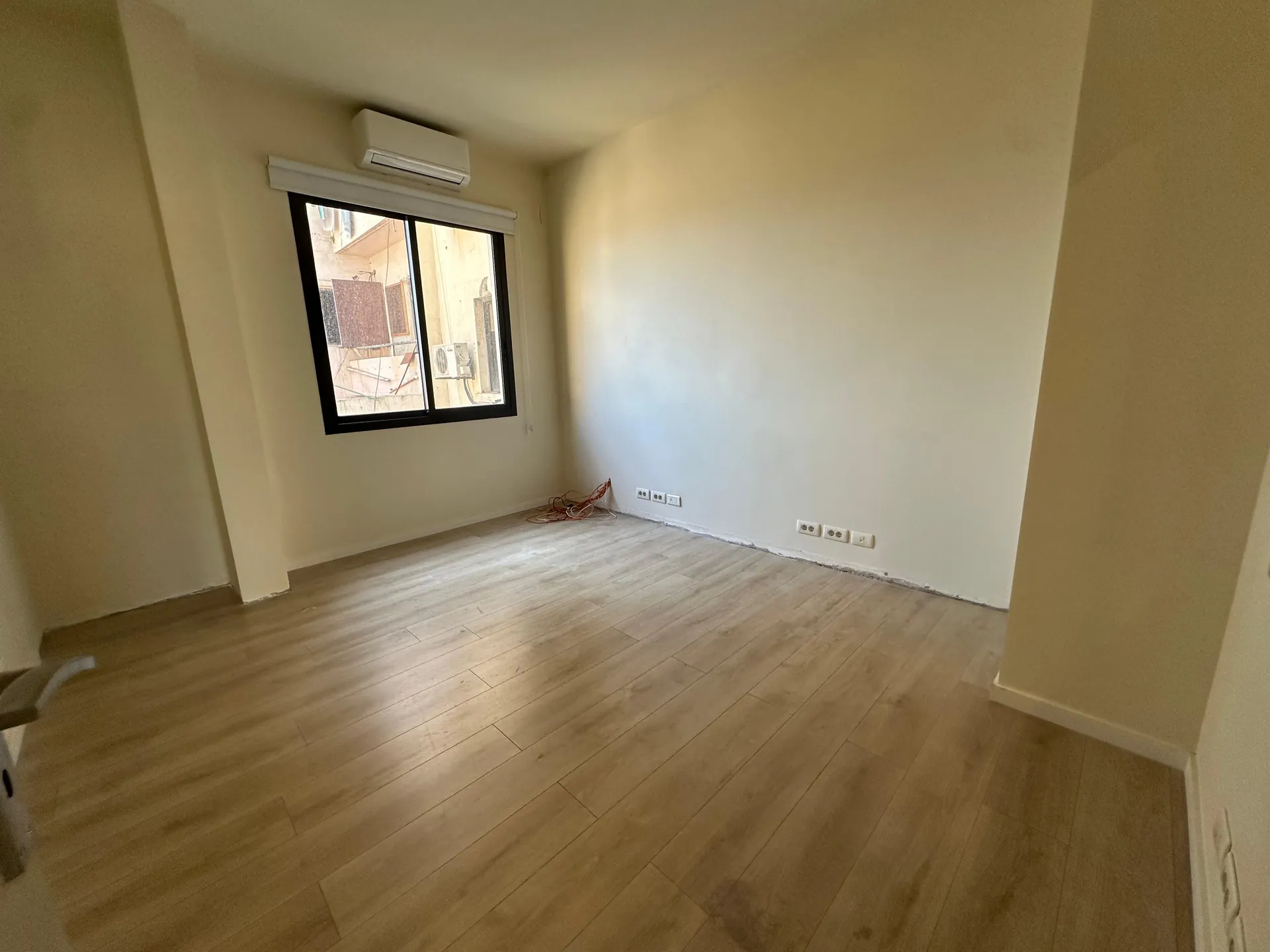 170 SQM Office For Rent in Saifi, Beirut — الصورة 5