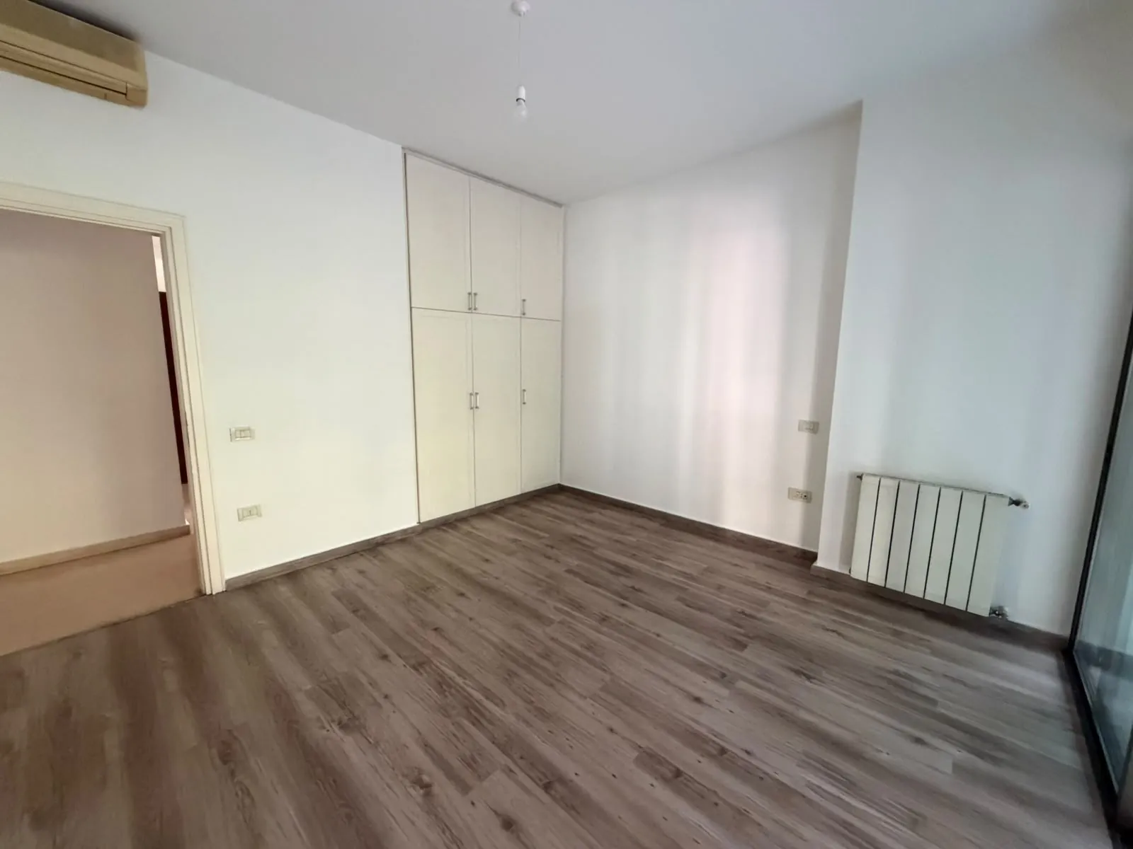 4-Bedroom Apartment For Rent in Achrafieh, Azarieh — الصورة 6